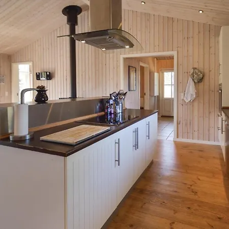 Three-bedroom Holiday In Feriehus *
