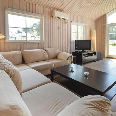 Feriehus Three-bedroom Holiday In Rødby