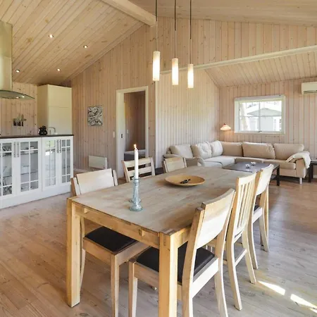 Feriehus Three-bedroom Holiday In *