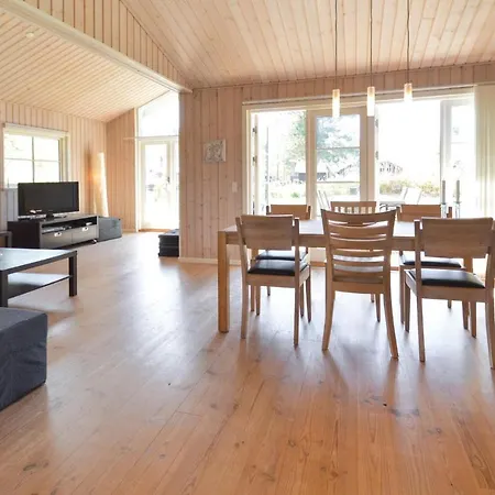 Three-bedroom Holiday In Rødby