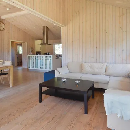 Feriehus Three-bedroom Holiday In Rødby