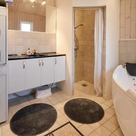 Three-bedroom Holiday In Feriehus Rødby